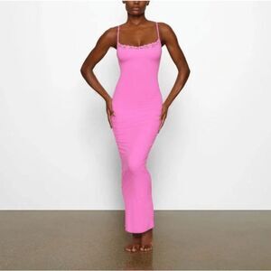 skims fits everybody lace long slip dress FITS EVERYBODY LACE LONG SLIP DRESS | ONYX